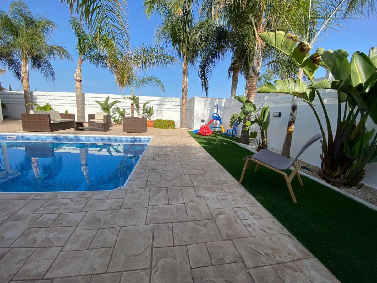 Villa Angel - Exotic Villa 200M From Beach Paralimni Esterno foto