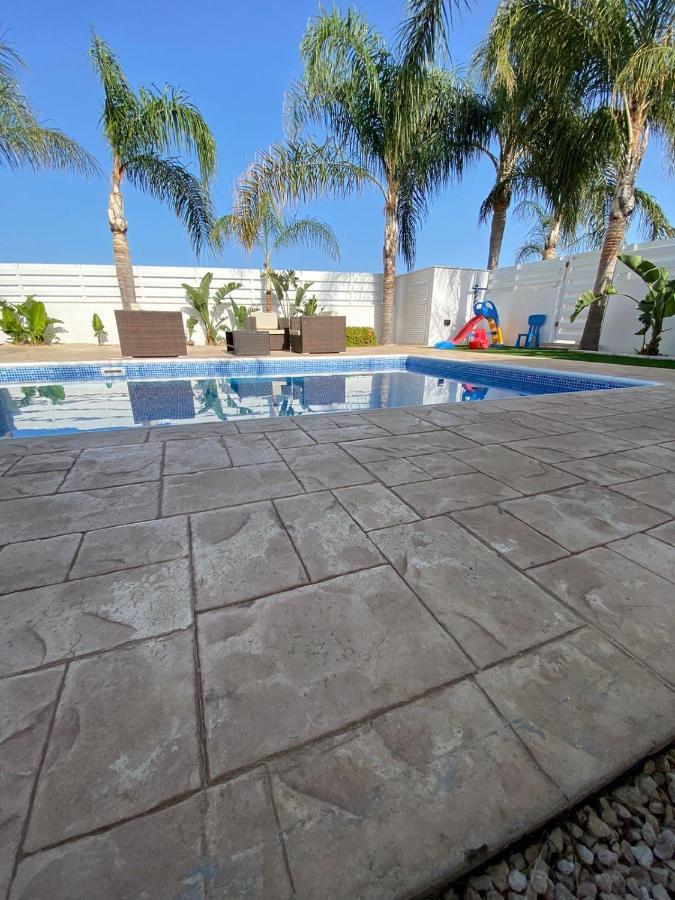 Villa Angel - Exotic Villa 200M From Beach Paralimni Esterno foto