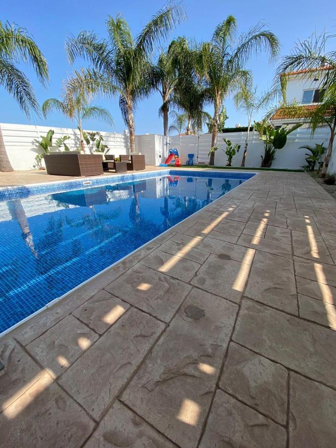 Villa Angel - Exotic Villa 200M From Beach Paralimni Esterno foto