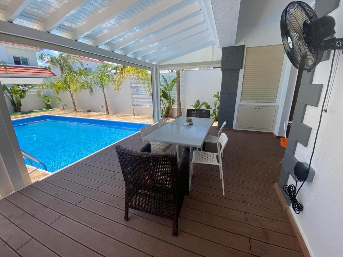 Villa Angel - Exotic Villa 200M From Beach Paralimni Esterno foto